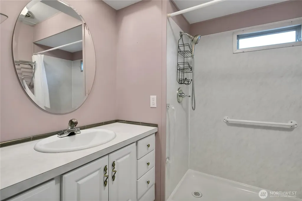 3230 Bow Lake Drive Seatac WA 98188