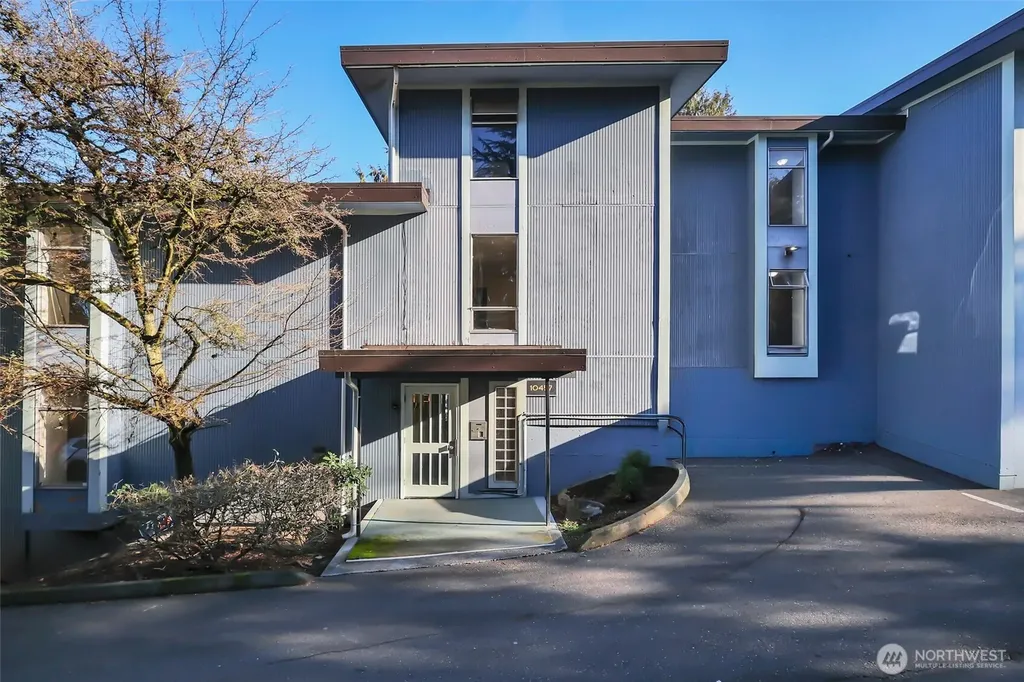 10457 Des Moines Memorial Drive S Seattle WA 98168