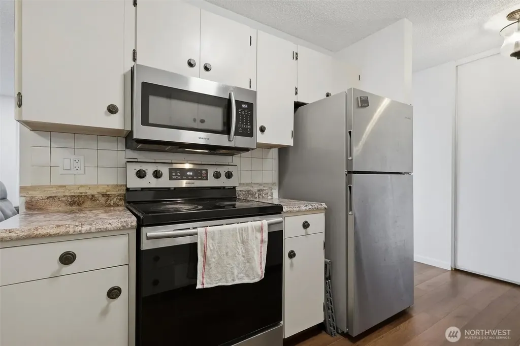 10457 Des Moines Memorial Drive S Seattle WA 98168