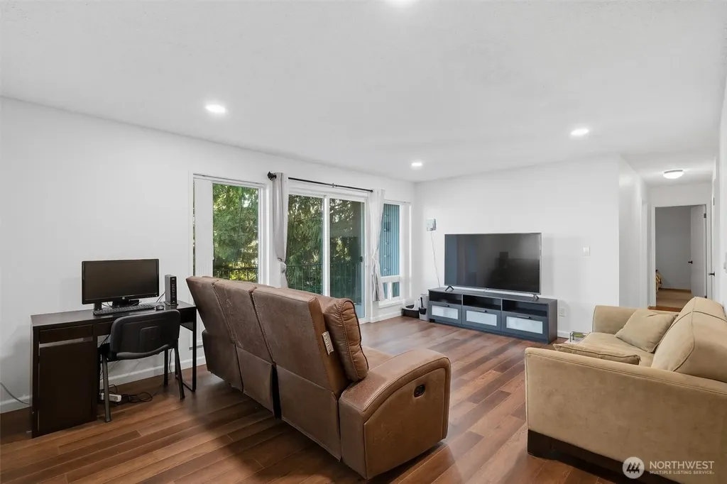 10457 Des Moines Memorial Drive S Seattle WA 98168