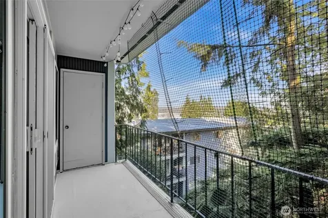 10457 Des Moines Memorial Drive S Seattle WA 98168