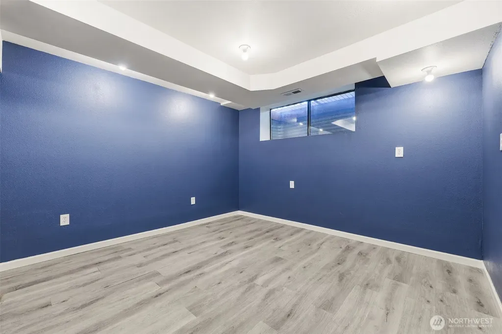 15931 22nd Avenue SW Burien WA 98166