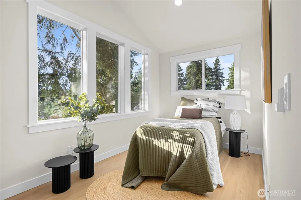 14308 Roslyn Place N Seattle WA 98133