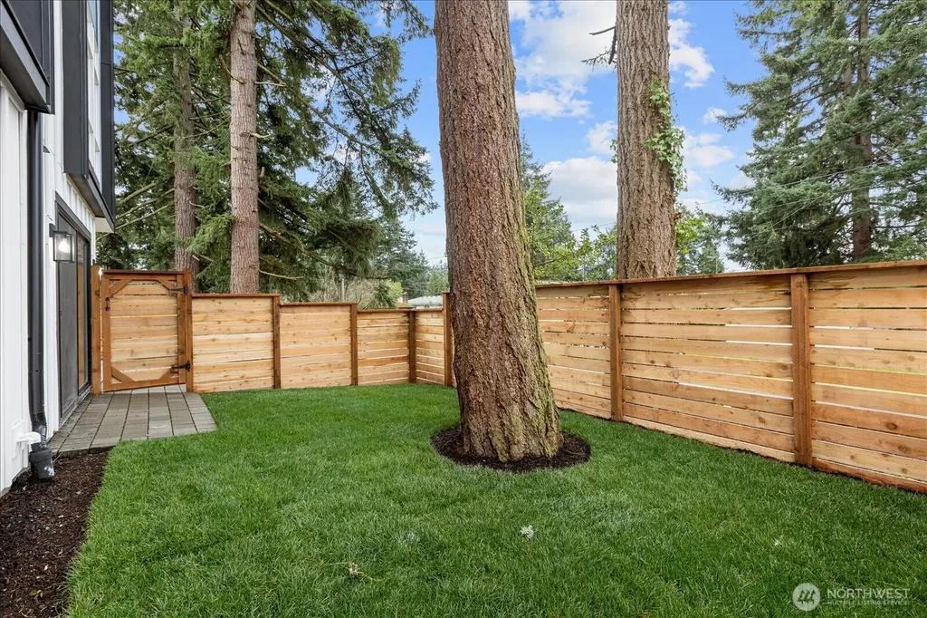 14308 Roslyn Place N Seattle WA 98133