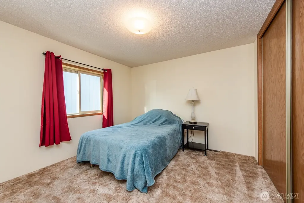 628 N 7th Avenue Sequim WA 98382