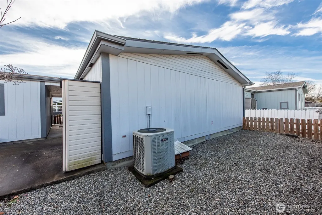 628 N 7th Avenue Sequim WA 98382