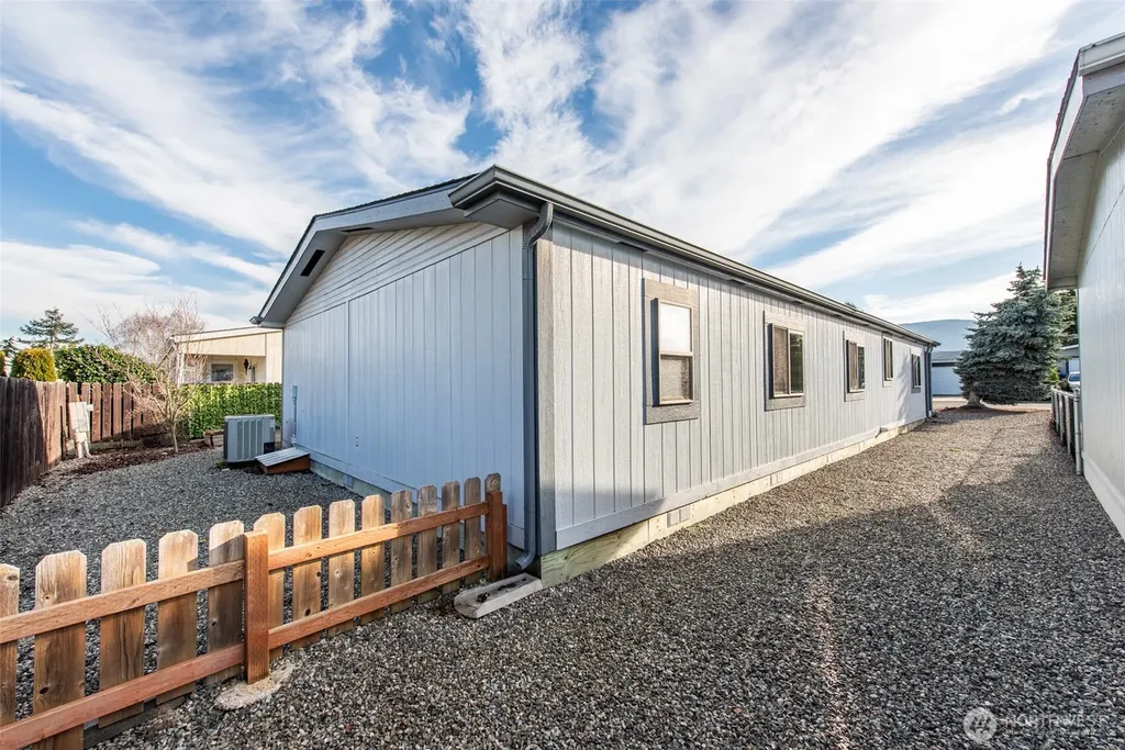 628 N 7th Avenue Sequim WA 98382