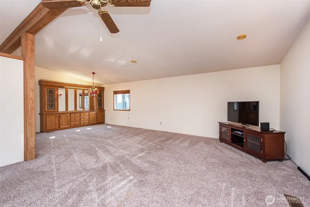 628 N 7th Avenue Sequim WA 98382