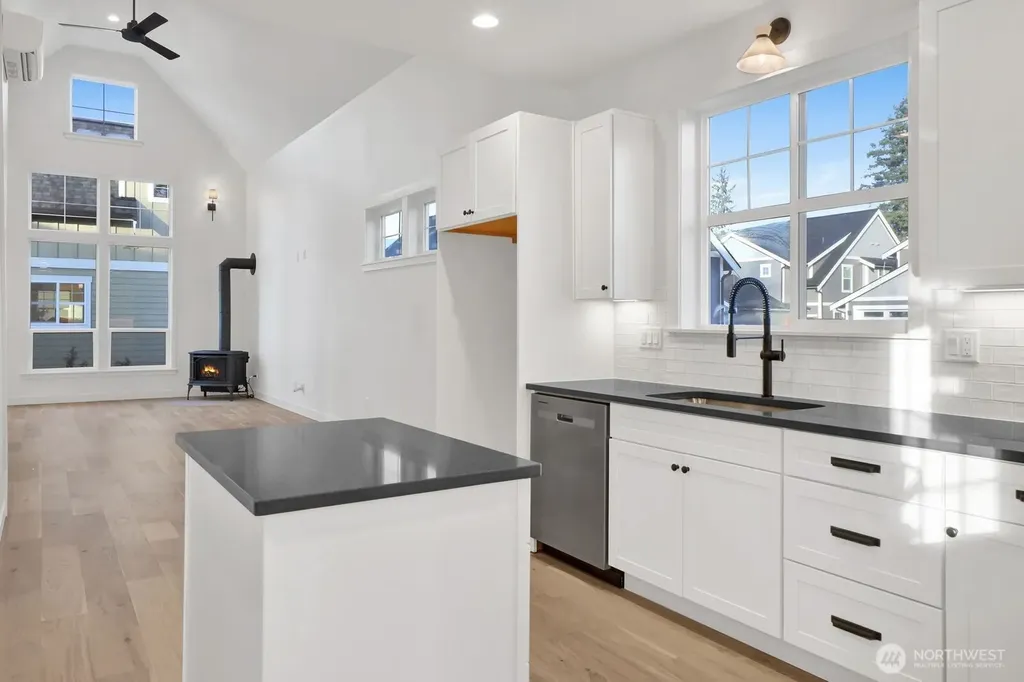 530 E Sunset Drive Bellingham WA 98225