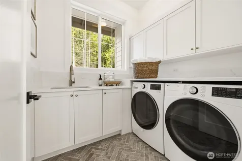 26030 NE 29th Place Redmond WA 98053