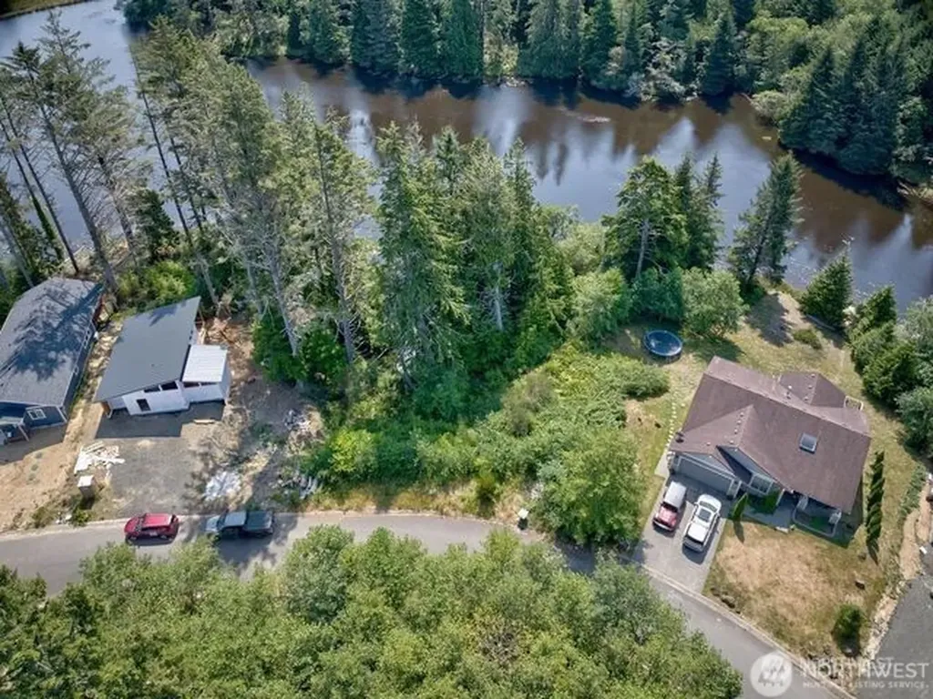 4 Sunrise Lane South Bend WA 98586