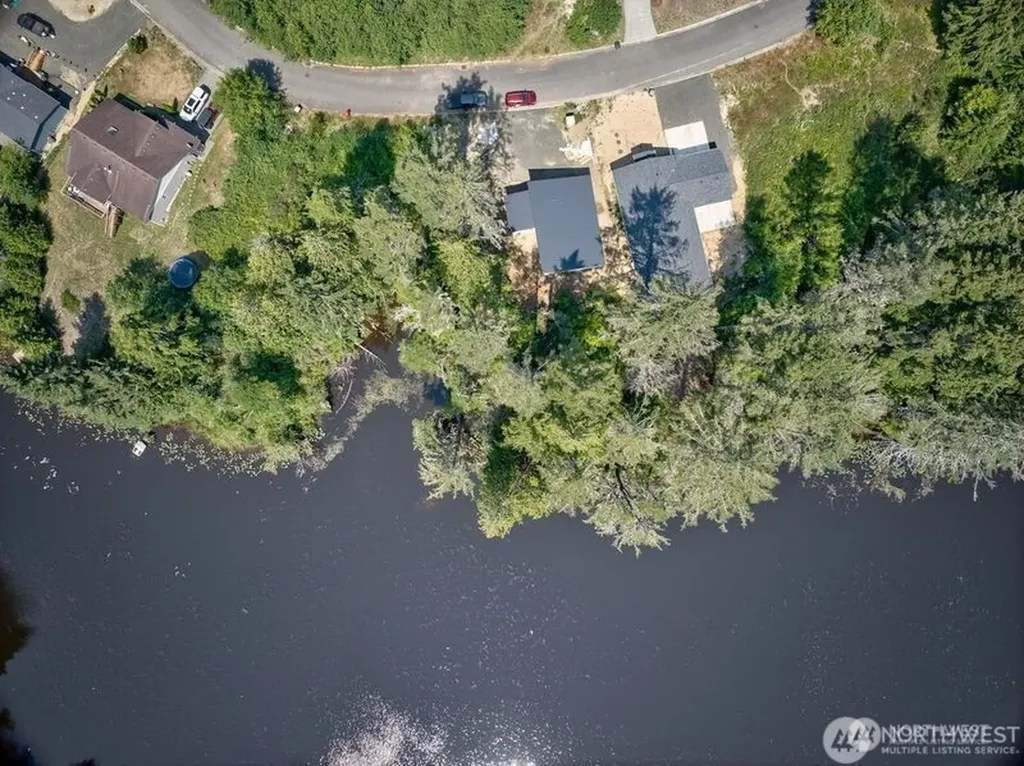 4 Sunrise Lane South Bend WA 98586