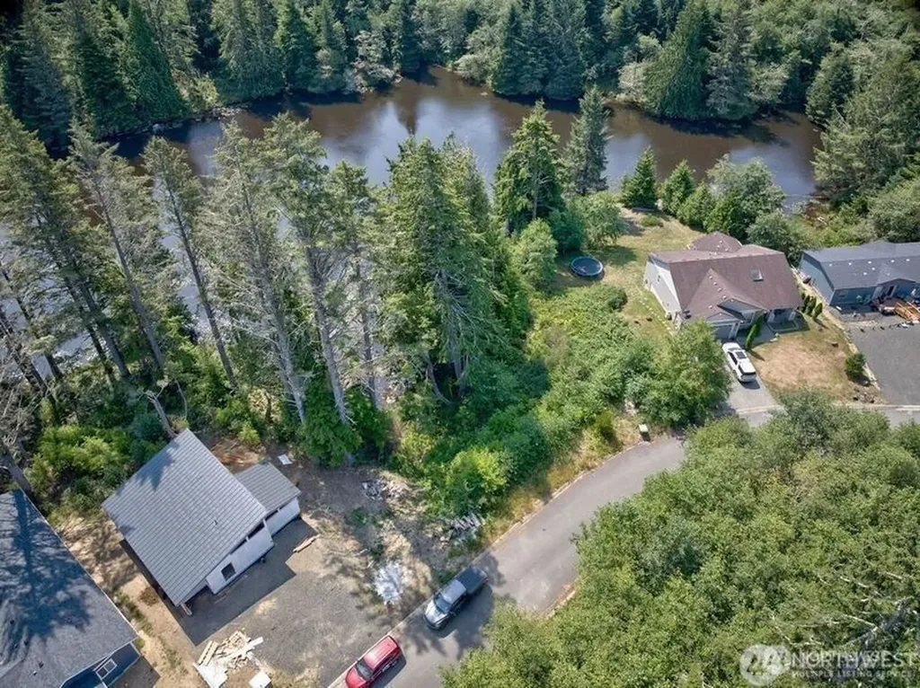 4 Sunrise Lane South Bend WA 98586