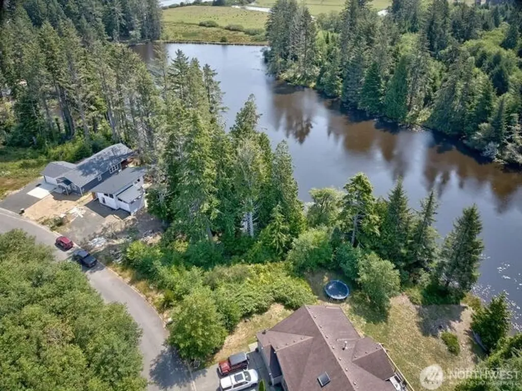 4 Sunrise Lane South Bend WA 98586