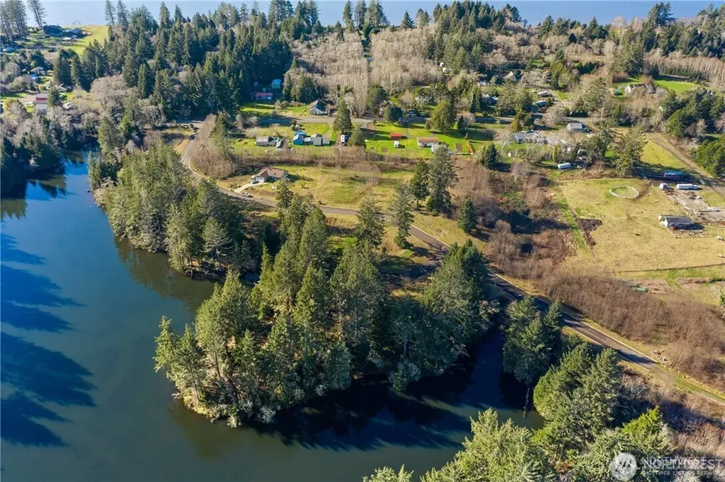 4 Sunrise Lane South Bend WA 98586