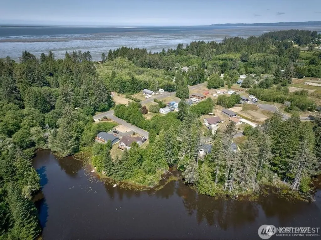 4 Sunrise Lane South Bend WA 98586