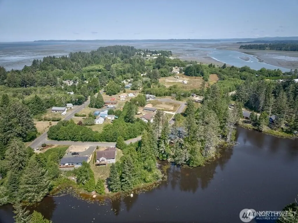 4 Sunrise Lane South Bend WA 98586