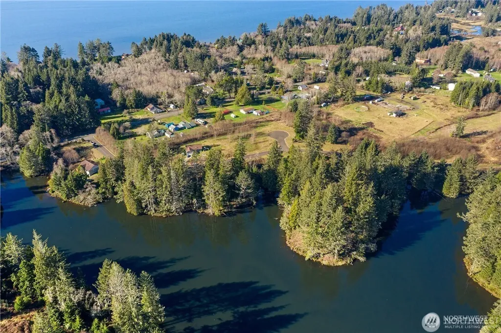4 Sunrise Lane South Bend WA 98586