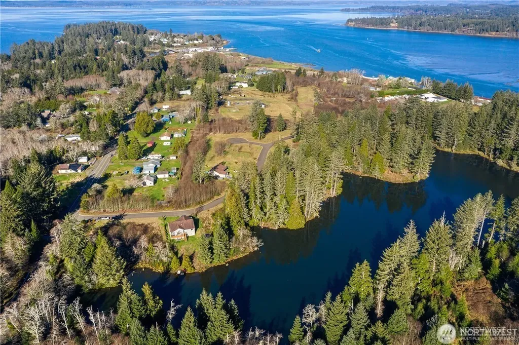 4 Sunrise Lane South Bend WA 98586