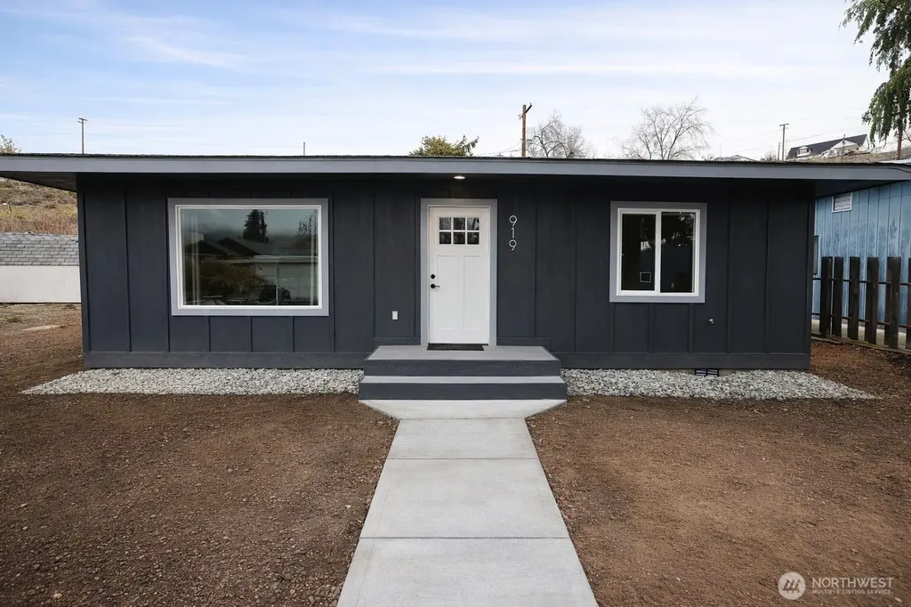 919 E Johnson Avenue Chelan WA 98816