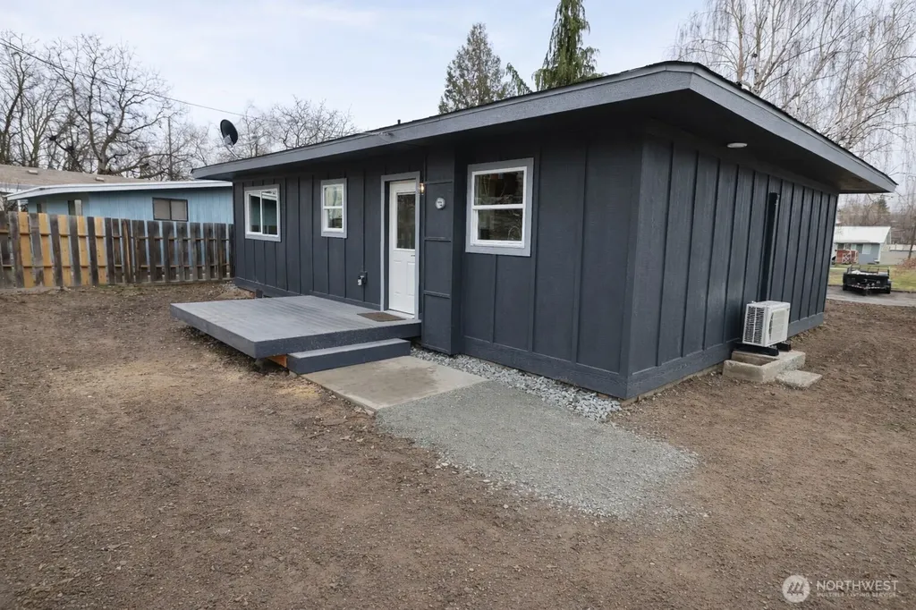 919 E Johnson Avenue Chelan WA 98816