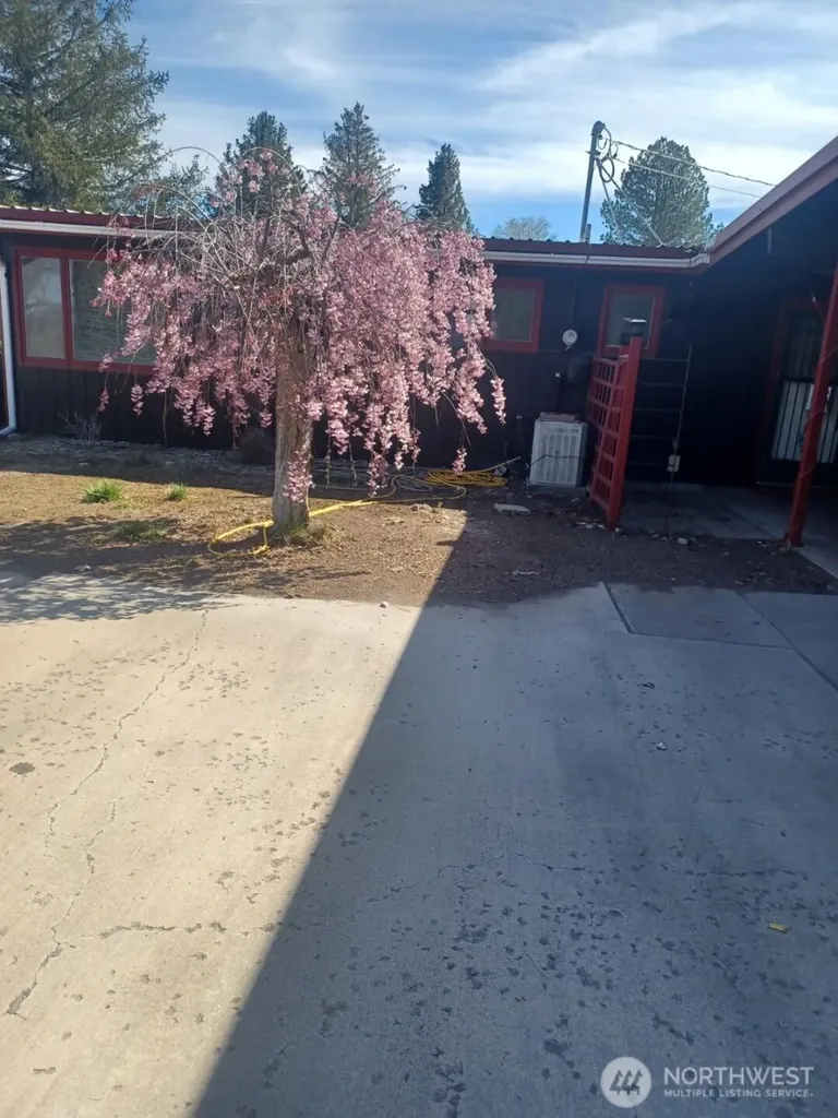 533 Fairchild Loop Moses Lake WA 98837
