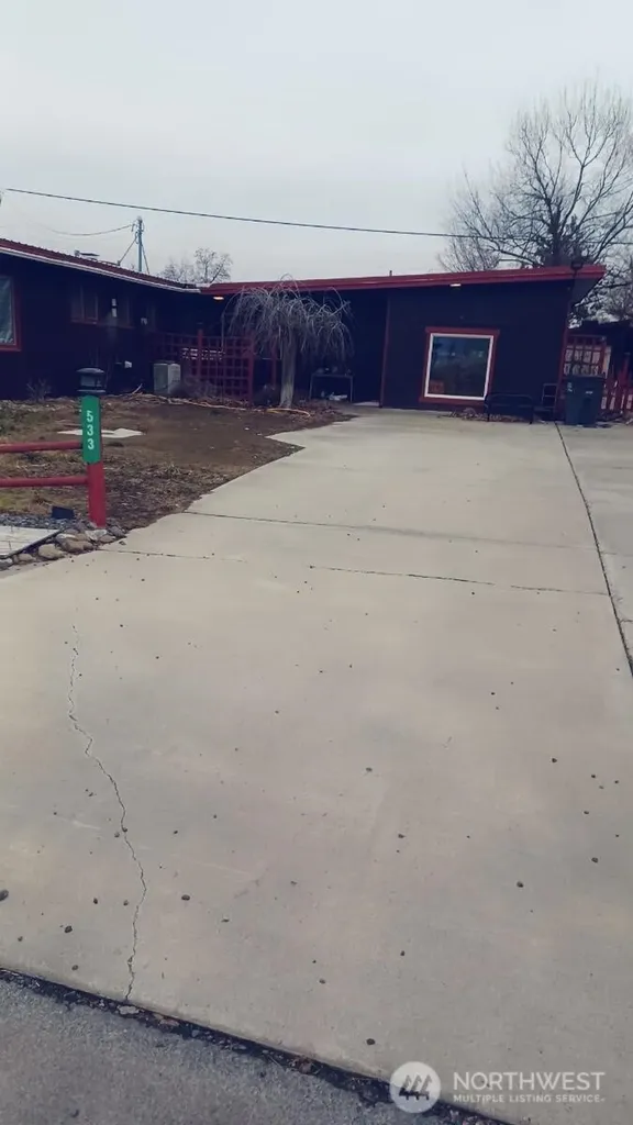 533 Fairchild Loop Moses Lake WA 98837