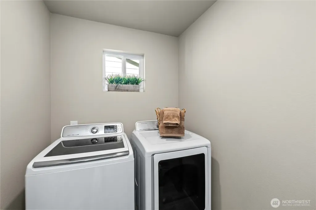 32898 Pine Avenue SE Black Diamond WA 98010