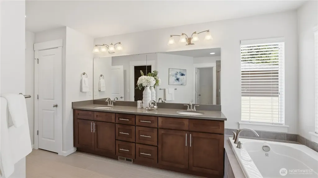 20024 90th Place S Kent WA 98031