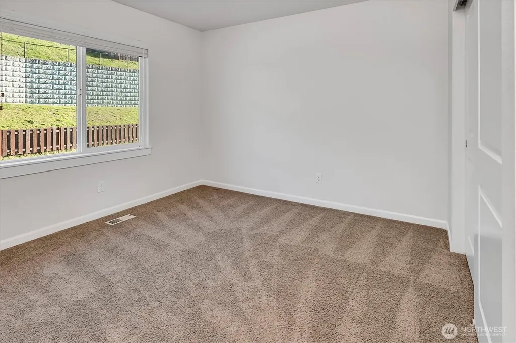 20024 90th Place S Kent WA 98031