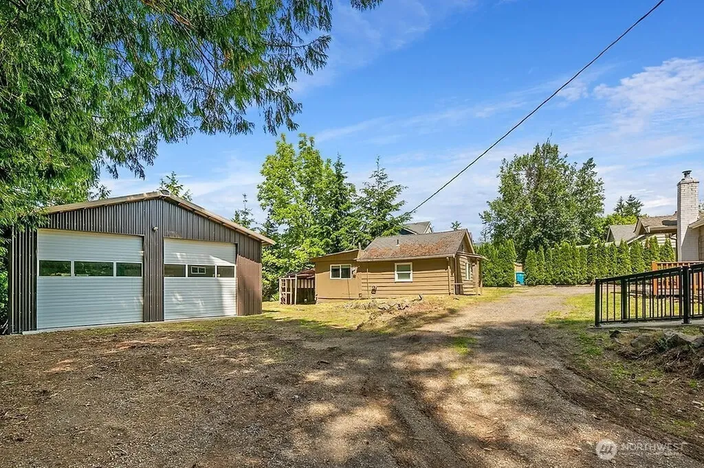 1564 Serpentine Place Shoreline WA 98155
