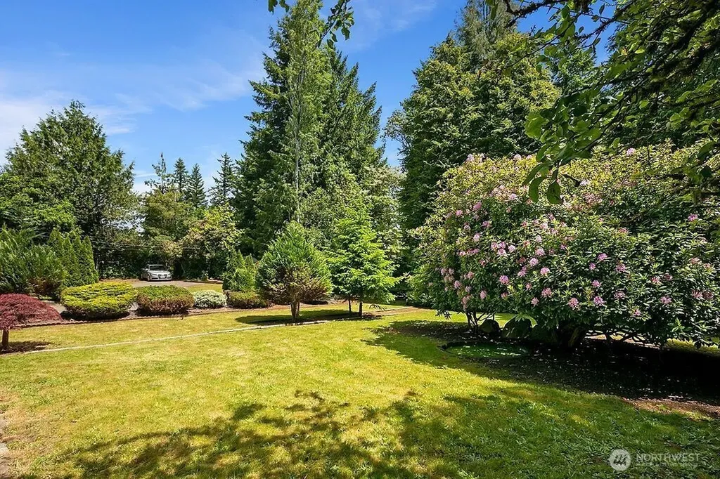 1564 Serpentine Place Shoreline WA 98155
