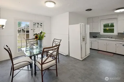 1564 Serpentine Place Shoreline WA 98155
