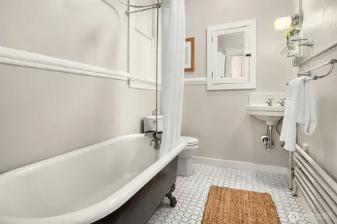 1726 15th Avenue Seattle WA 98122