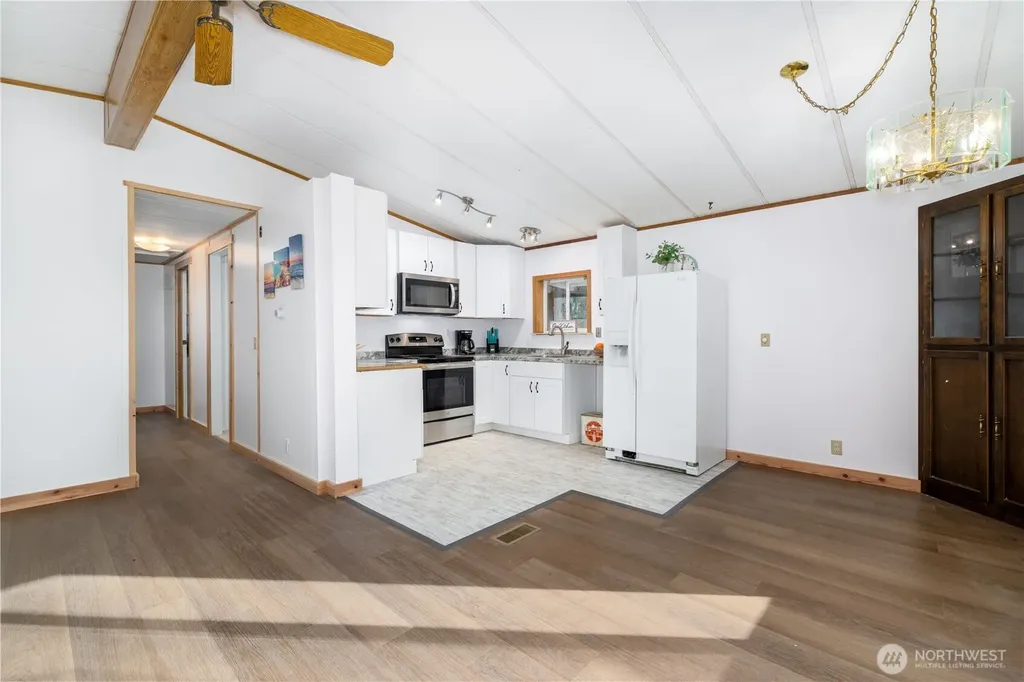 24 W Tipi Court Elma WA 98541