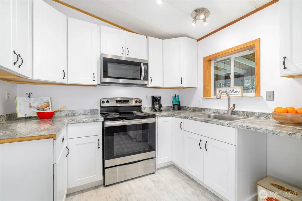 24 W Tipi Court Elma WA 98541