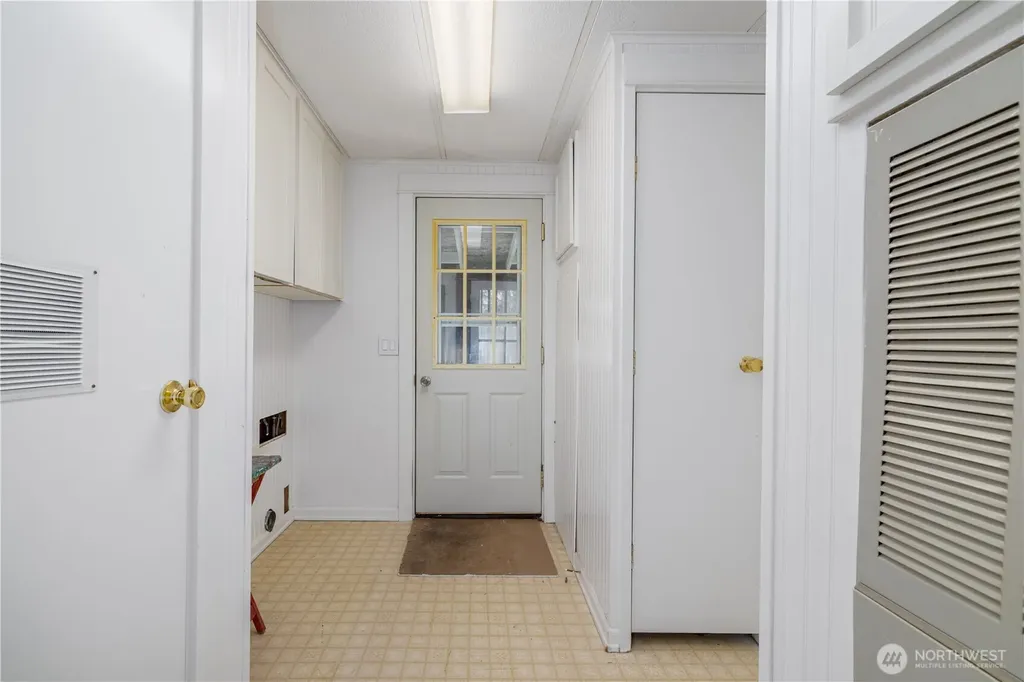 24 W Tipi Court Elma WA 98541