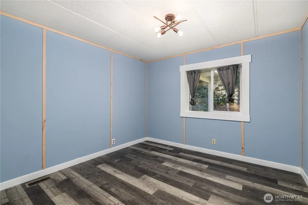 24 W Tipi Court Elma WA 98541
