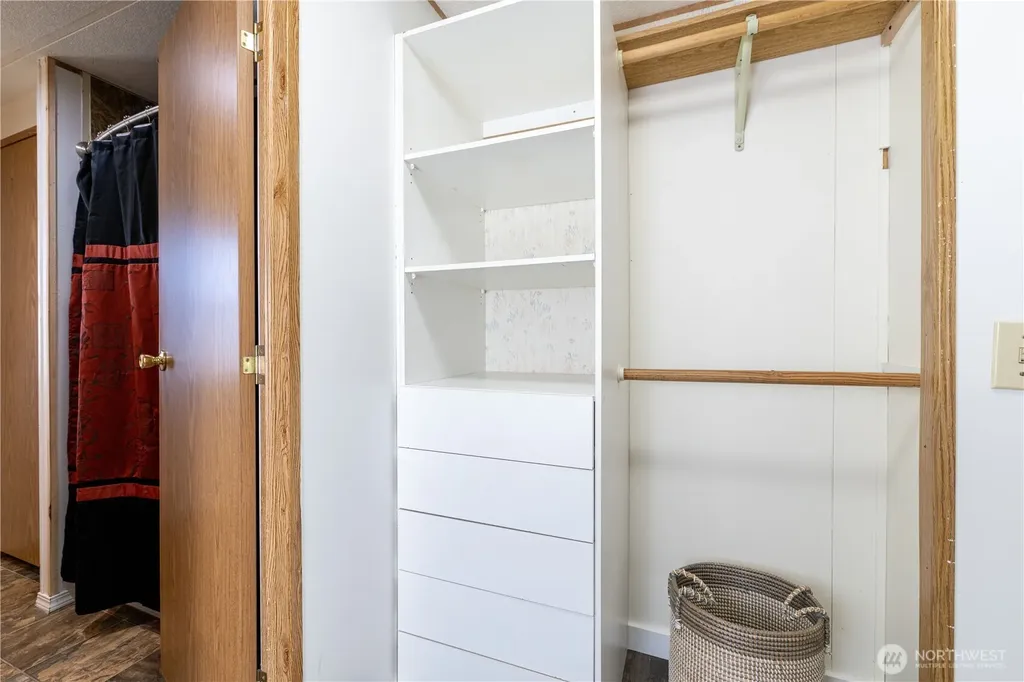 24 W Tipi Court Elma WA 98541