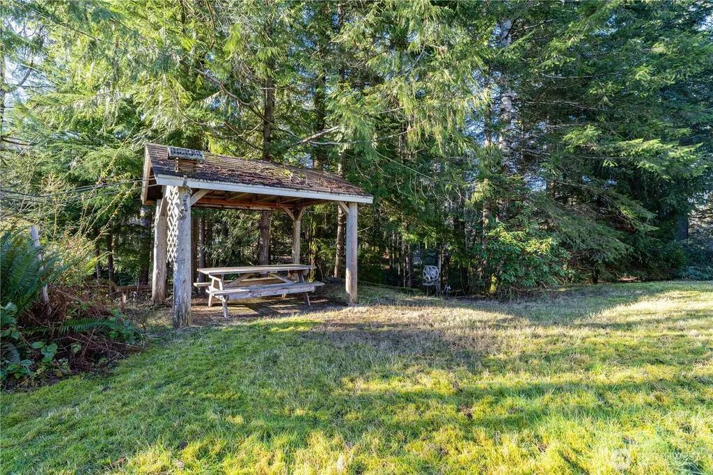 24 W Tipi Court Elma WA 98541