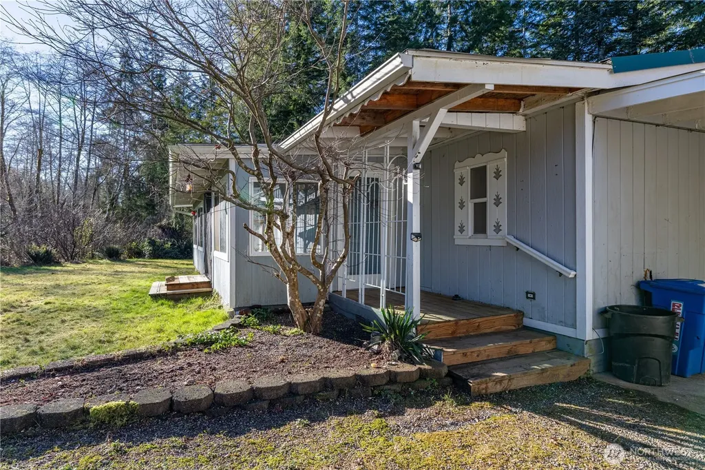 24 W Tipi Court Elma WA 98541