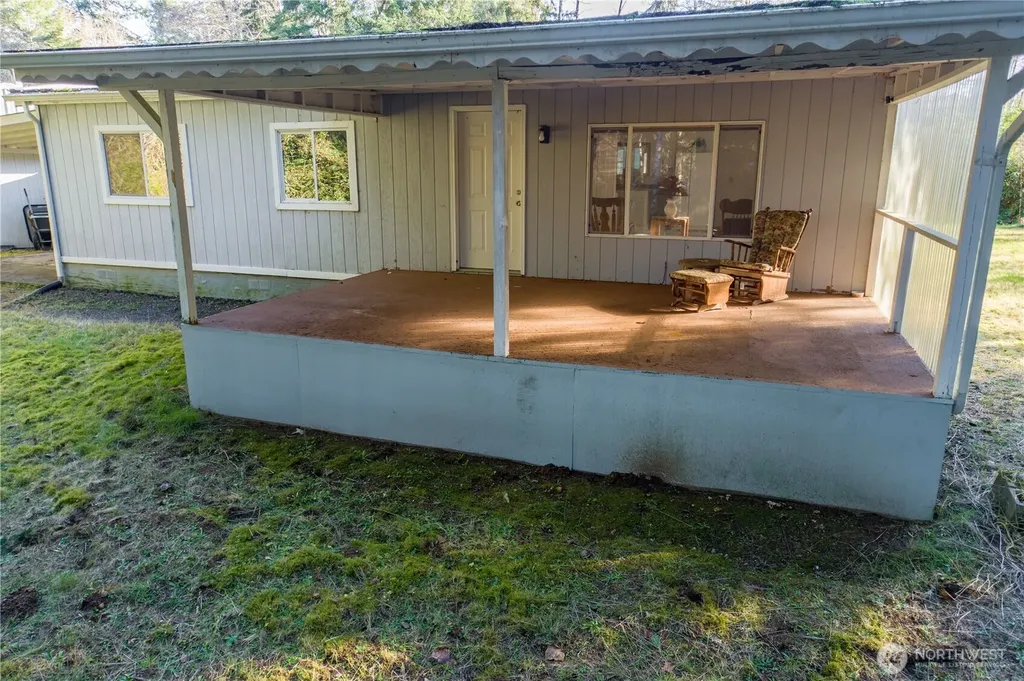 24 W Tipi Court Elma WA 98541