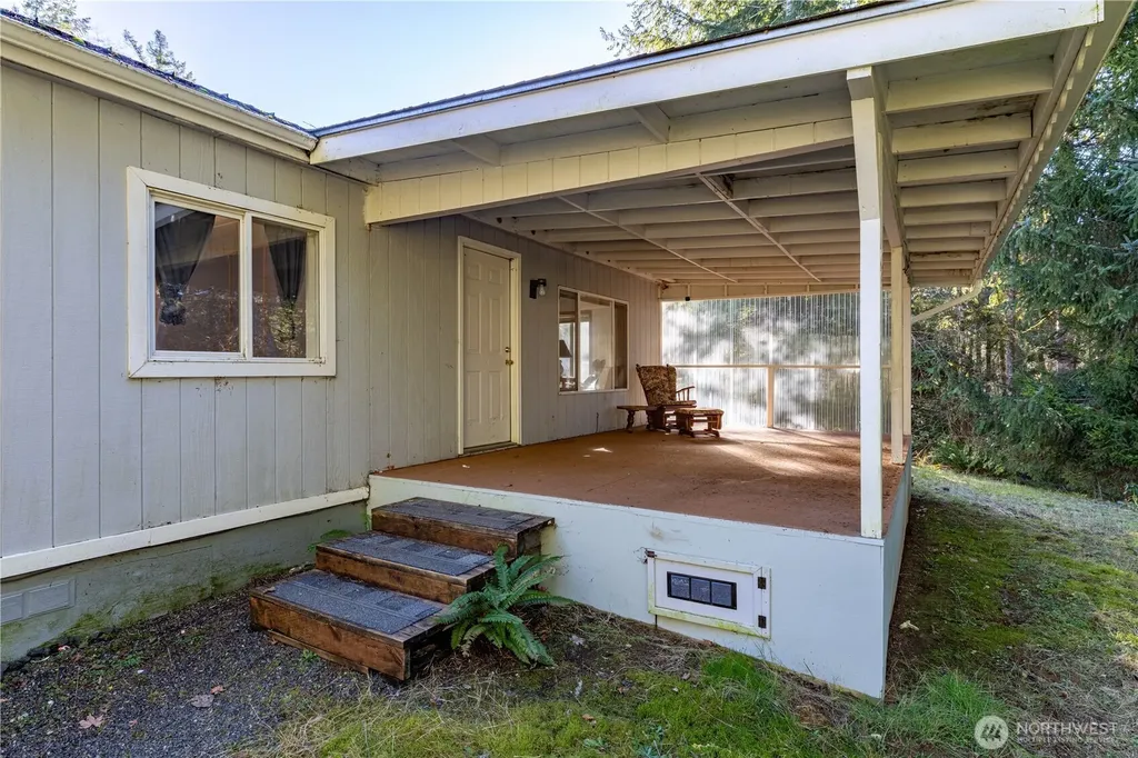 24 W Tipi Court Elma WA 98541