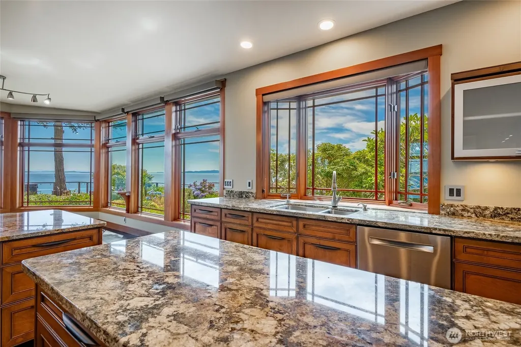 5727 Nakat Way Blaine WA 98230
