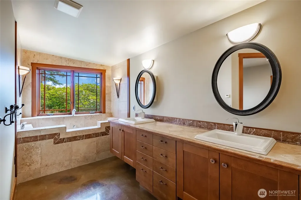5727 Nakat Way Blaine WA 98230