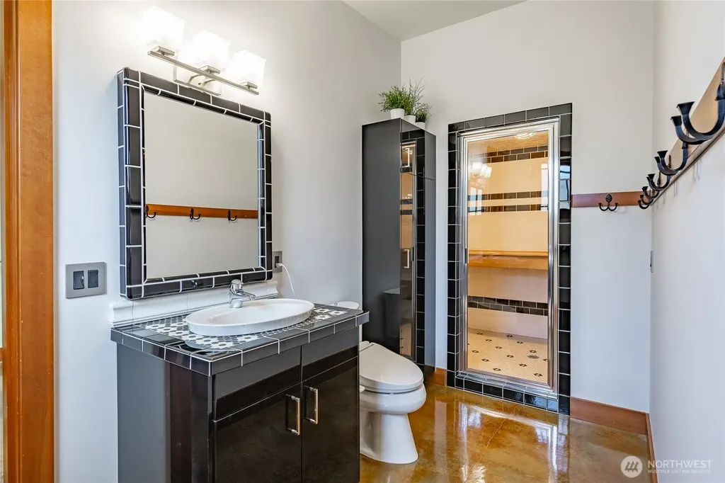 5727 Nakat Way Blaine WA 98230