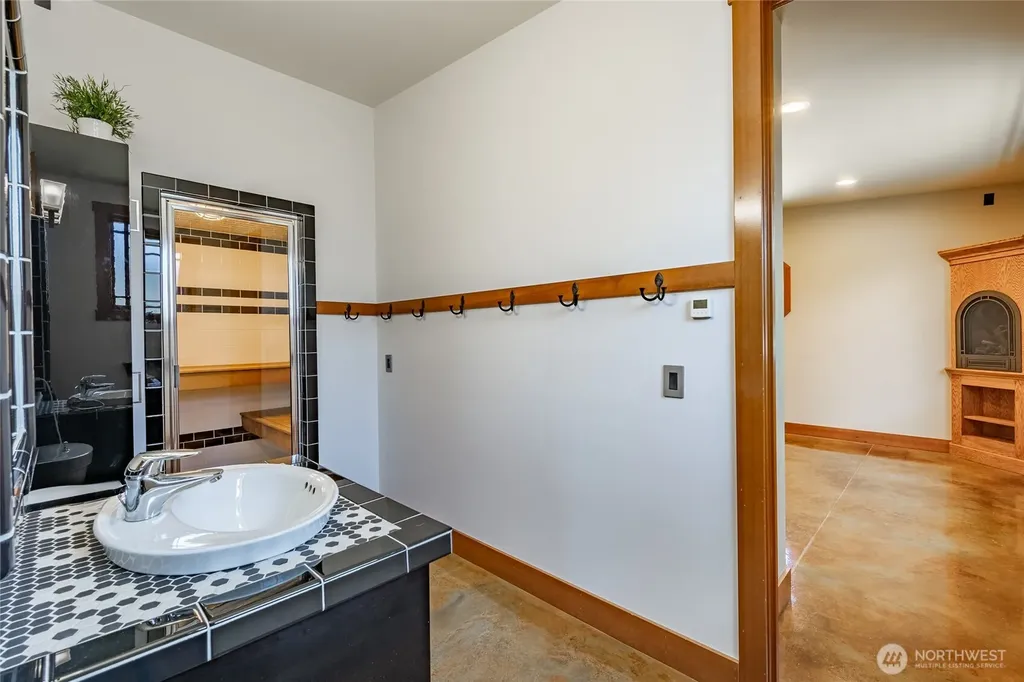 5727 Nakat Way Blaine WA 98230