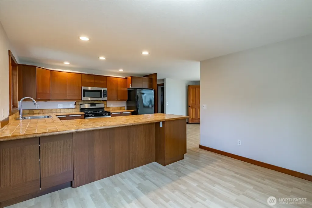 5727 Nakat Way Blaine WA 98230