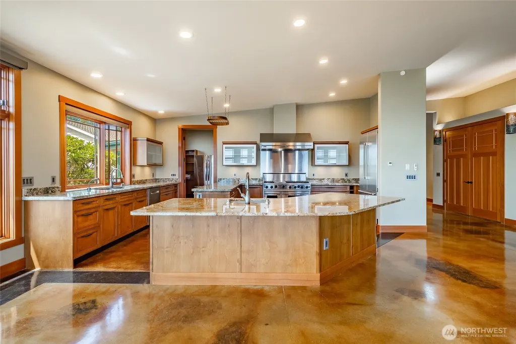 5727 Nakat Way Blaine WA 98230