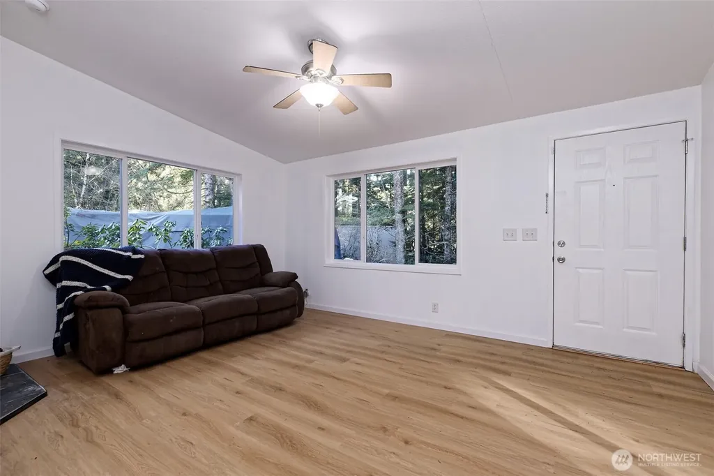 91 N Wigeon Place Hoodsport WA 98584